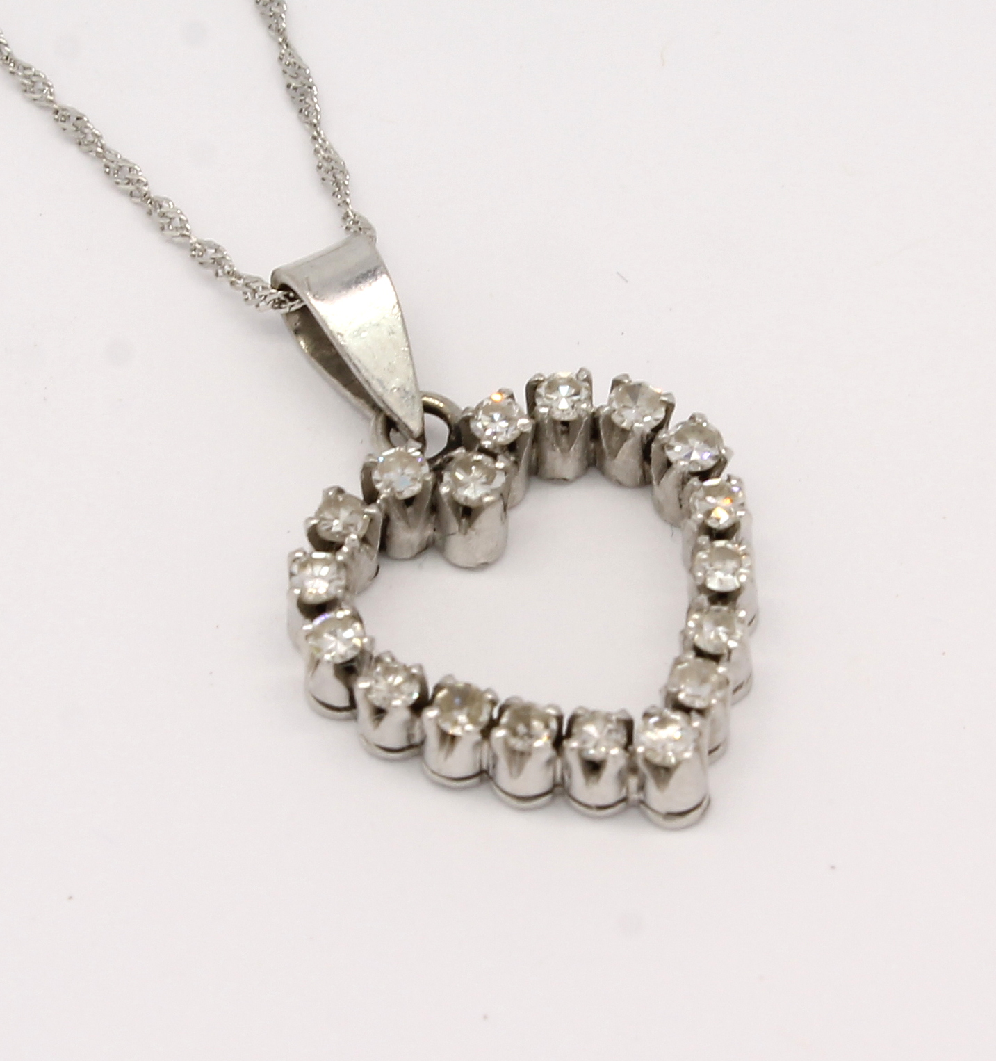 Colar Coração de Diamantes Ouro Branco 18k 750 (2)