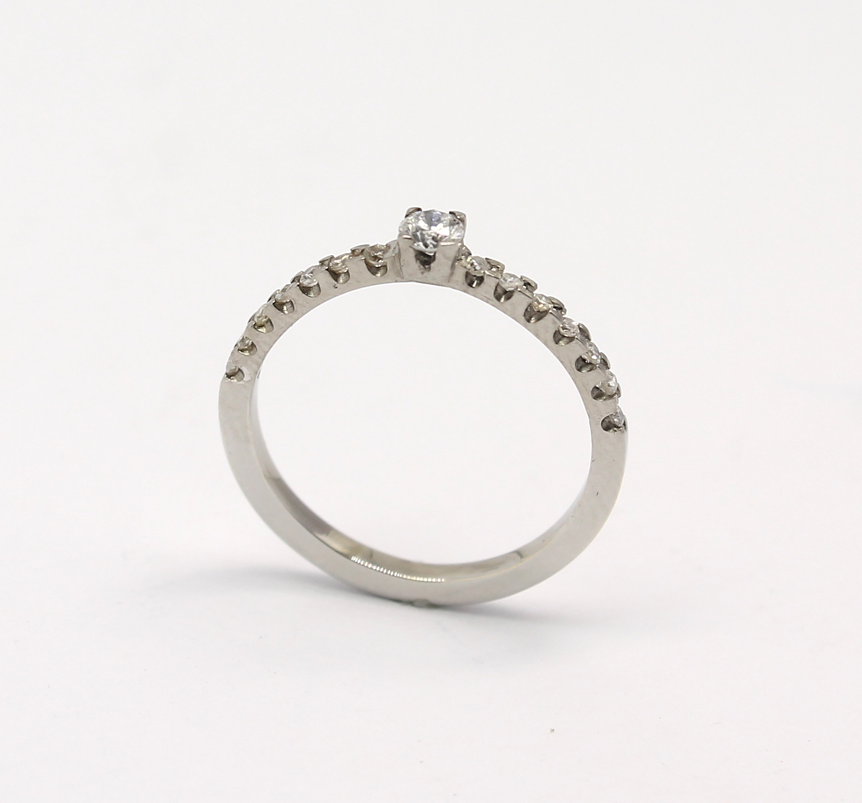 Anel Solitário 38 pontos Ouro Branco 18k 750 (5)