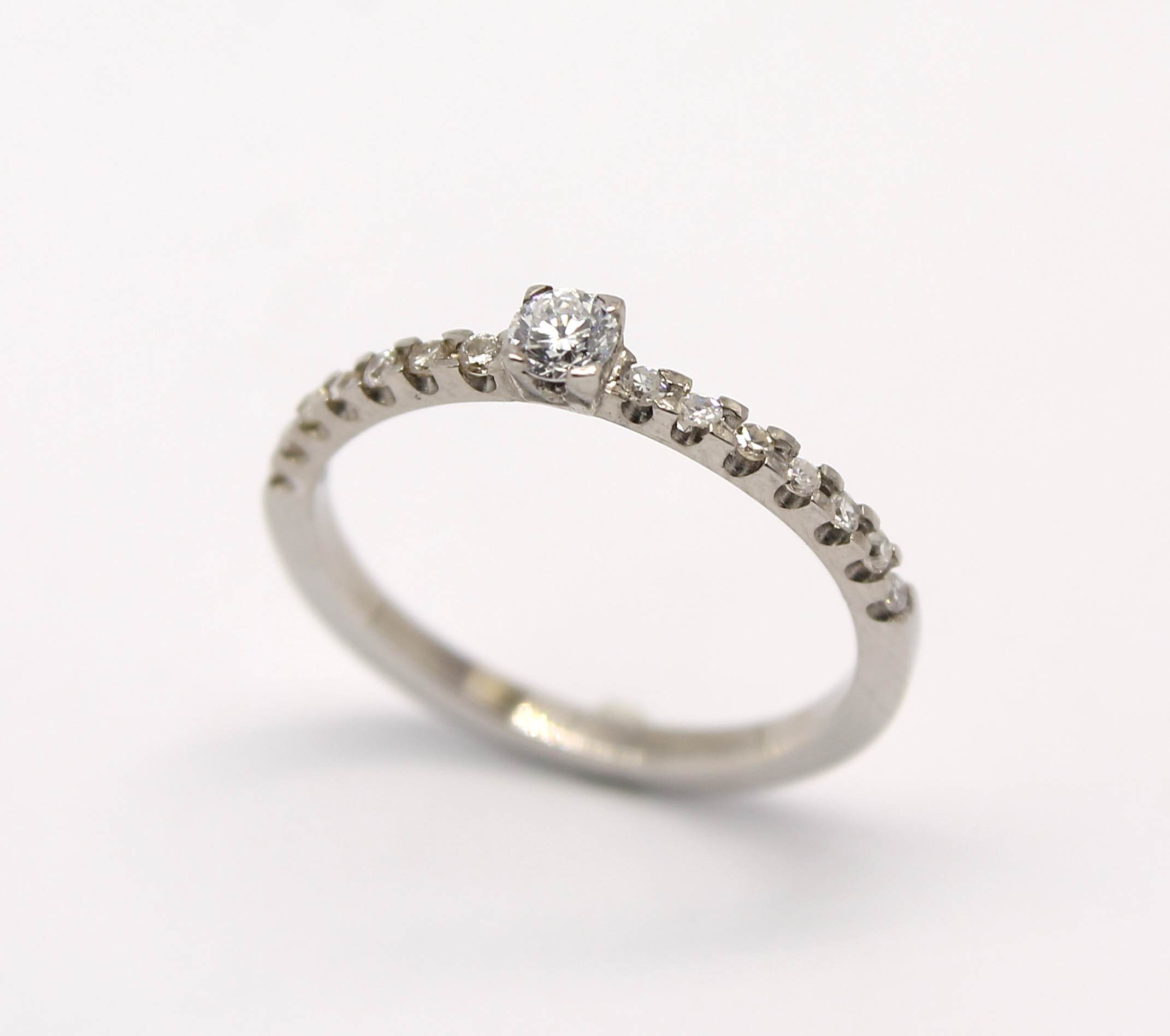 Anel Solitário 38 pontos Ouro Branco 18k 750 (7)