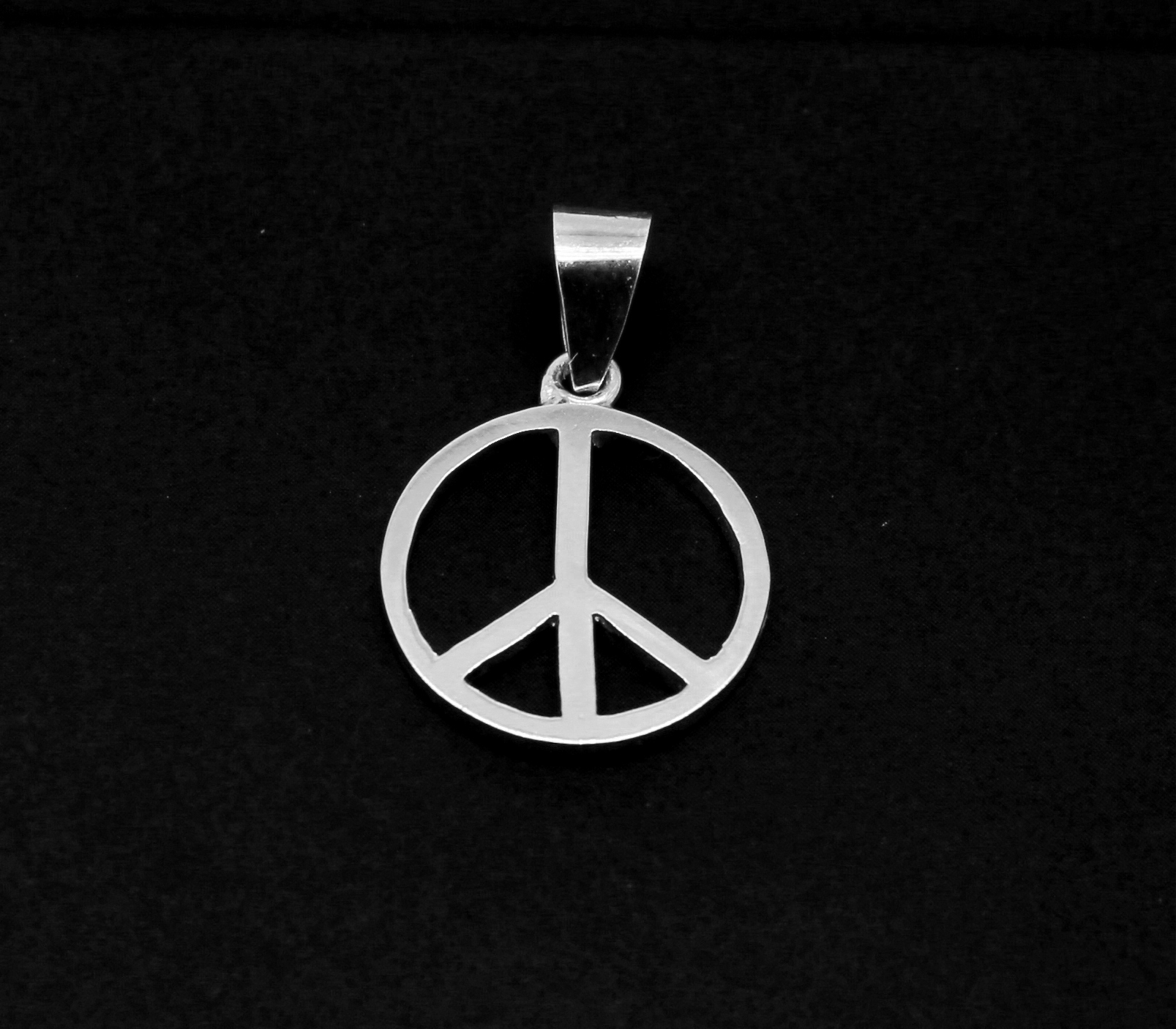 Pingente Peace Ouro Branco 18k 750 (2)