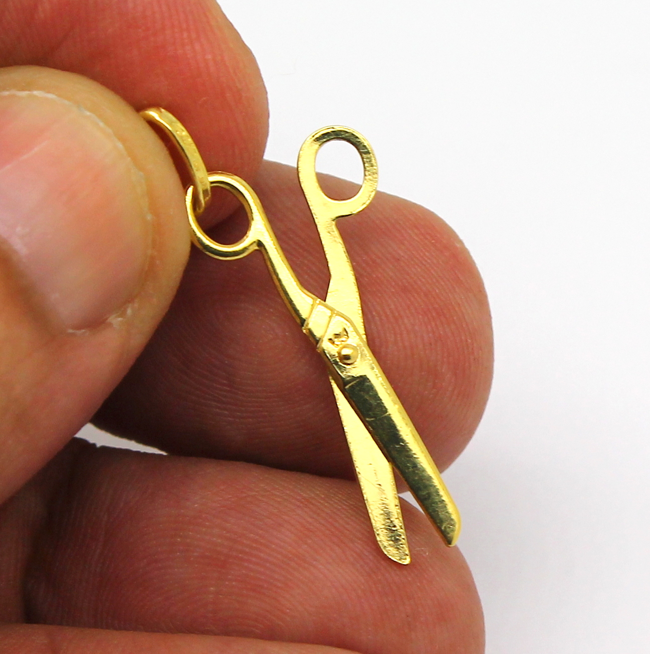 Pingente Tesoura Ouro Amarelo 18k 750 (2)