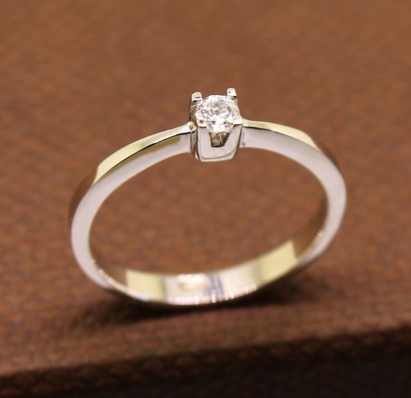 Anel Solitário Ouro Branco 18k 750 (9)