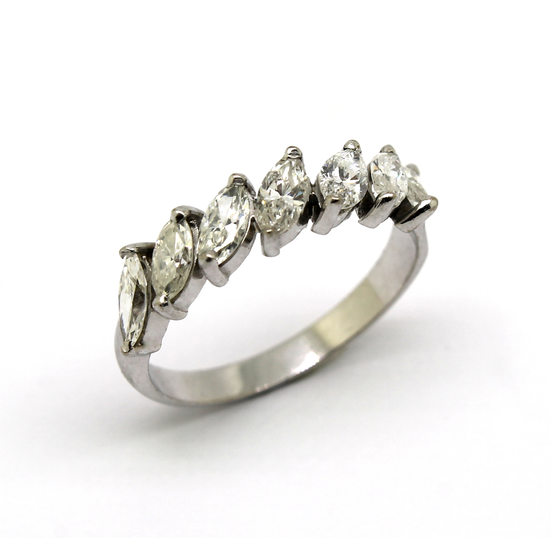 Meia Aliança Diamantes Navete Ouro Branco 18k 750 (1)