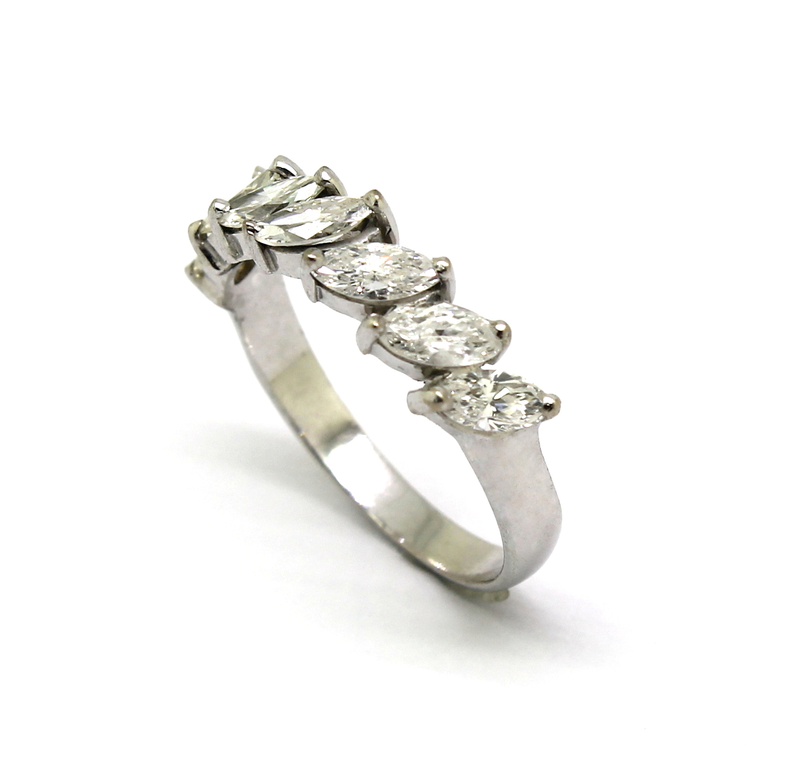 Meia Aliança Diamantes Navete Ouro Branco 18k 750 (2)