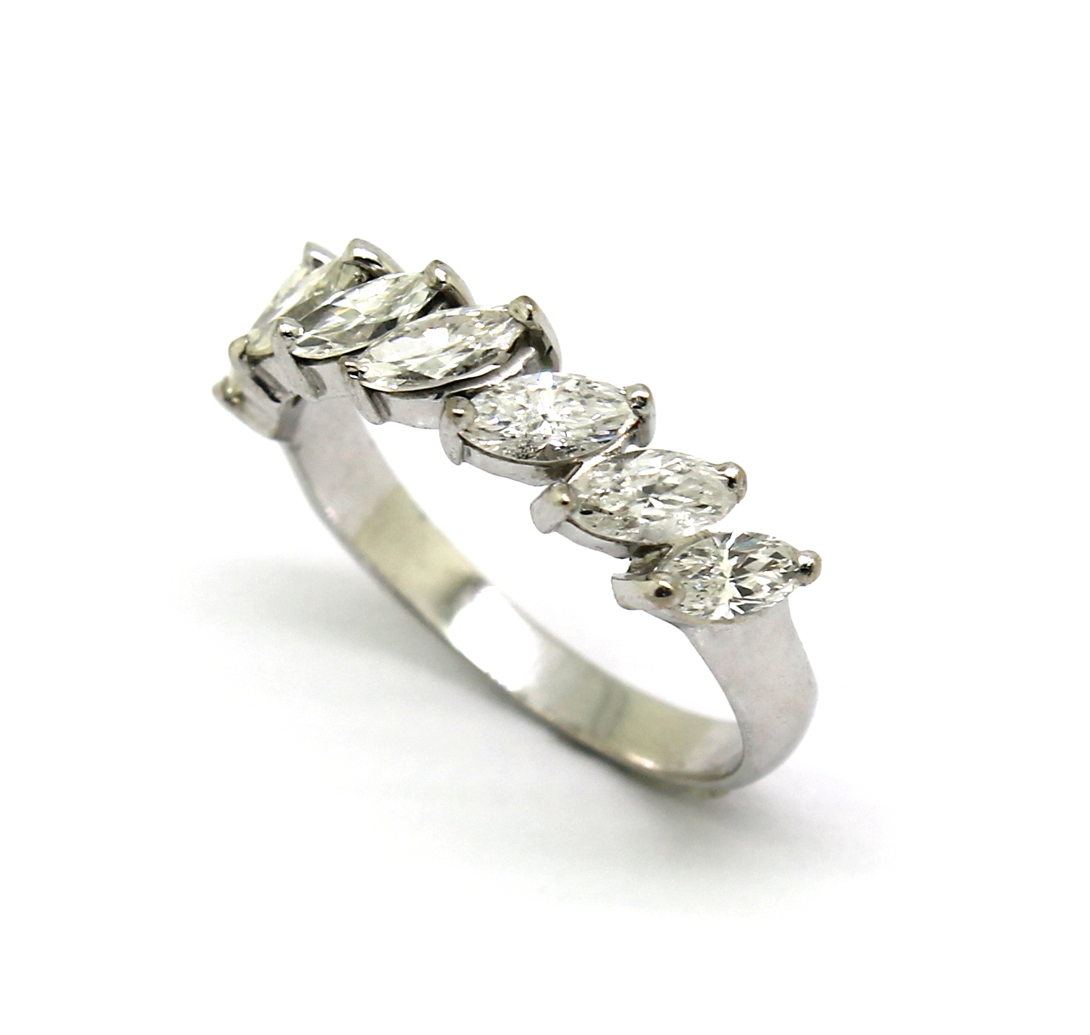 Meia Aliança Diamantes Navete Ouro Branco 18k 750 (4)