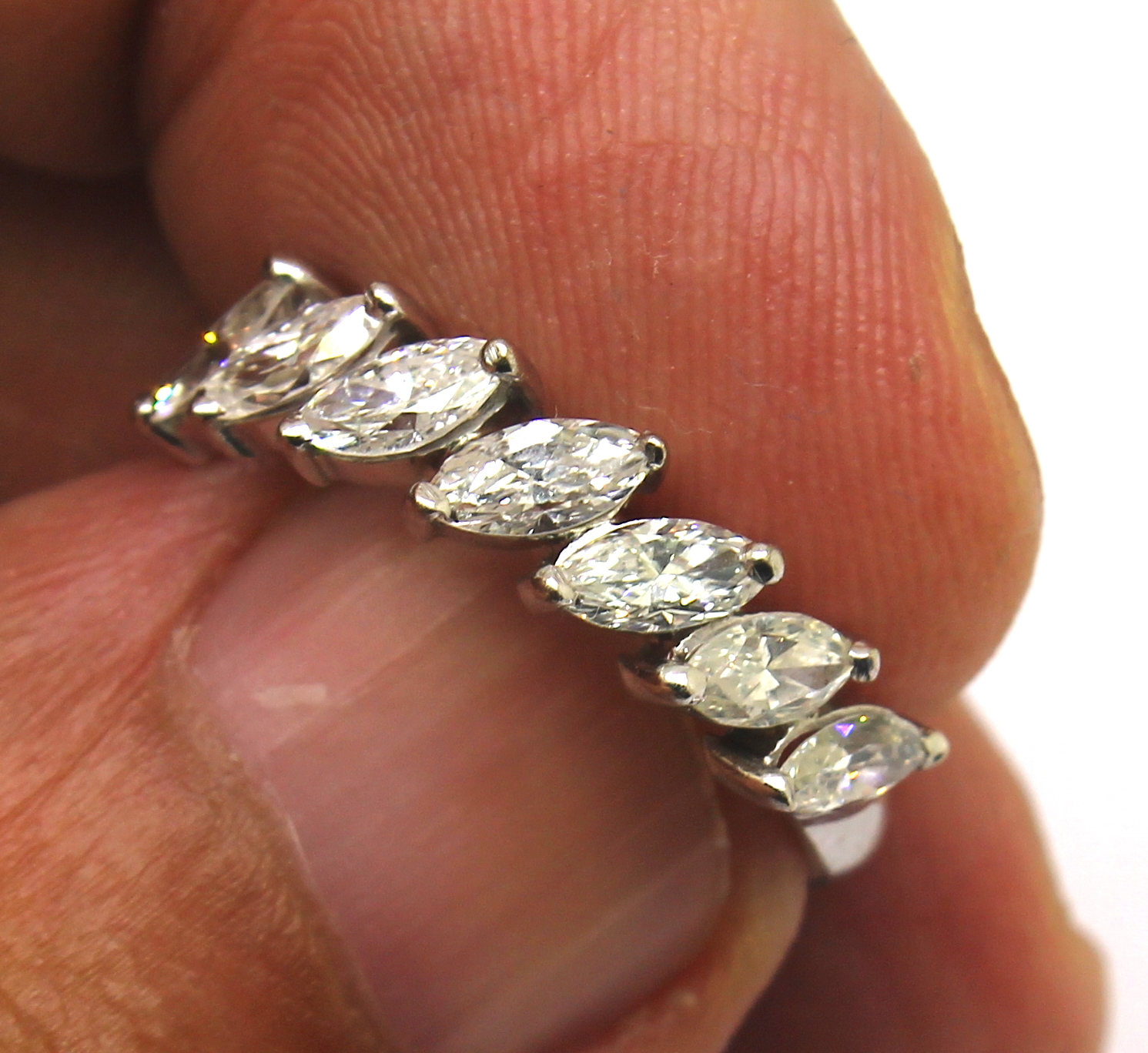 Meia Aliança Diamantes Navete Ouro Branco 18k 750 (7)